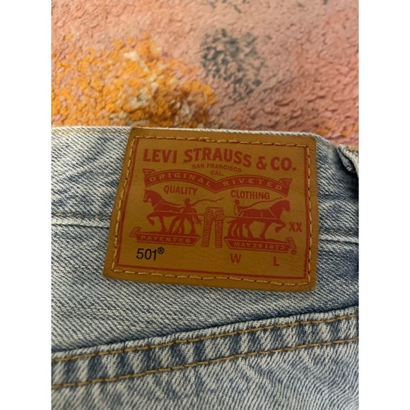 Levi's Women's 501 Original Shorts‎ Distressed Button Up, Fringe Size 27 - Picture 3 of 7